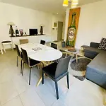 Apartamento Comfortable, Cozy, Chill, Spacious, Near Cathedral