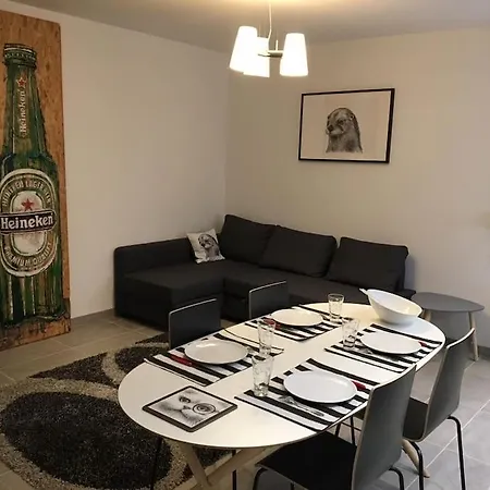 Comfortable, Cozy, Chill, Spacious, Near Cathedral