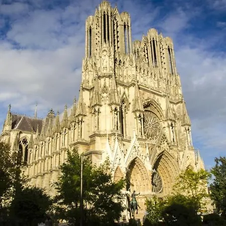 Comfortable, Cozy, Chill, Spacious, Near Cathedral 아파트 *