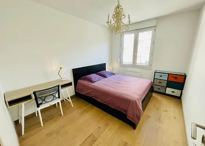 Comfortable, Cozy, Chill, Spacious, Near Cathedral Lägenhet