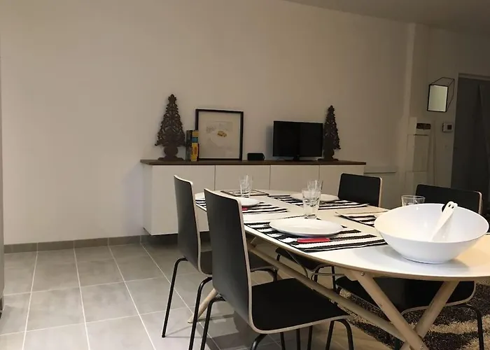 Comfortable, Cozy, Chill, Spacious, Near Cathedral *